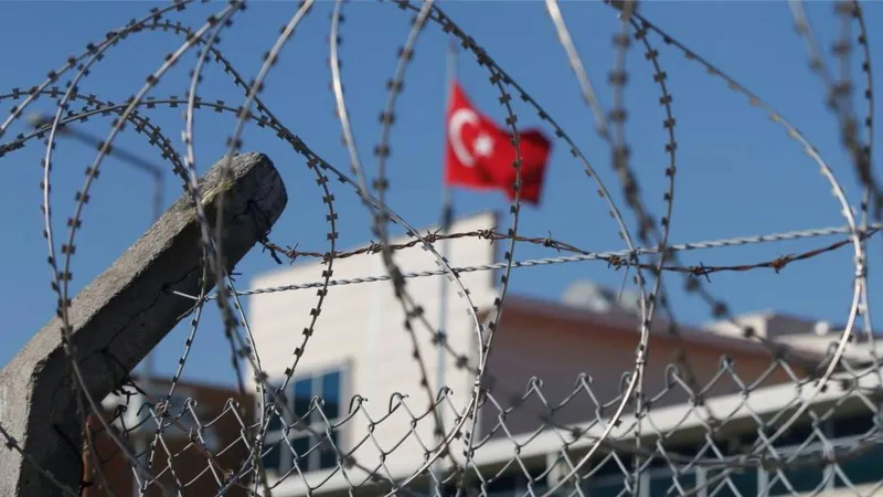 Açık cezaevinden firar eden hükümlünün 2 kişiyi öldürmesi, “Ağır suçlular için şahsa özel infaz rejimi” tartışmalarını yeniden gündeme getirdi