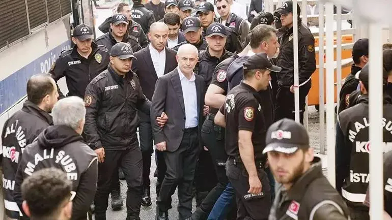 Ahmet Hakan'dan İBB Operasyonu Gözaltı Görüntülerine Şok İtiraz!