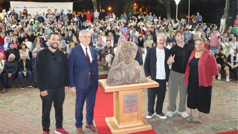 Akçakoca'da, kıyıya vuran Lenin heykeli sergileniyor