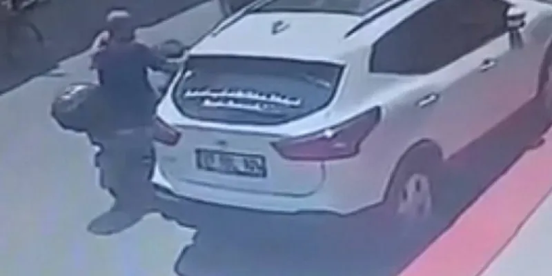 Adana'da Feci Kaza! Açılan Kapı Motosikletliyi Ölüme Sürükledi