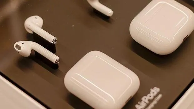 AirPods'a YZ Çeviri Geliyor! iOS 26 ile Devrim!