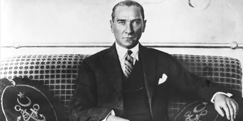 Avrupa'da işlek bir caddeye Atatürk'ün adı verildi