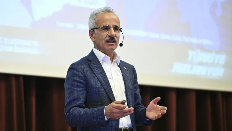 Sosyal Medyada Yaş Sınırı mı Geliyor? Bakan Uraloğlu'ndan Şok Öneri!
