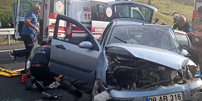 Kaza! Bayram Acı Bitti: Kars'ta Feci Kaza!