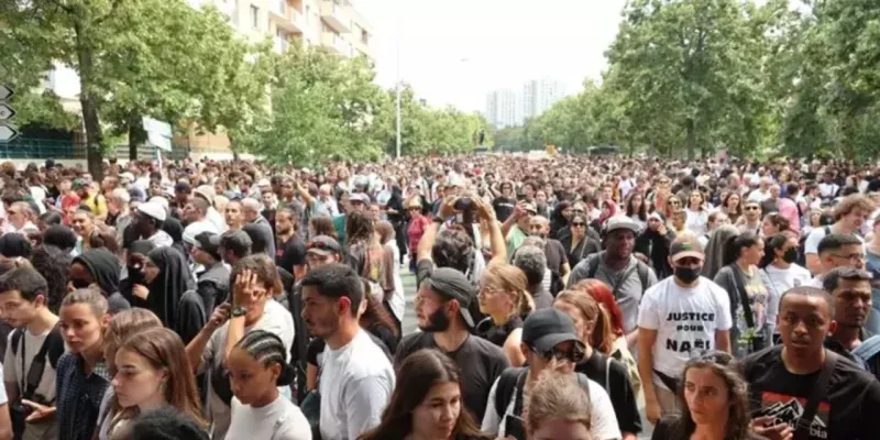 Binler Madrid’de barış için yürüdü