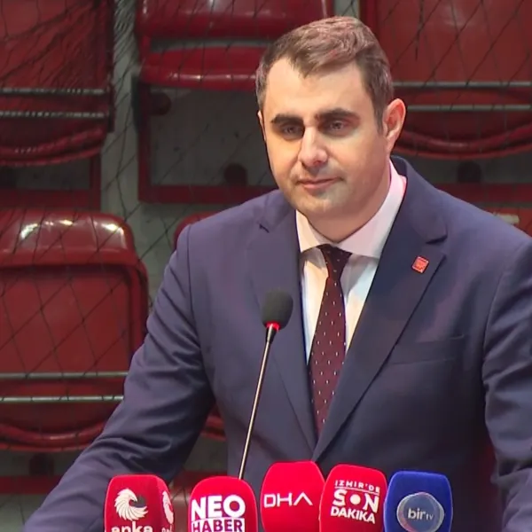 CHP'li Çağatay Güç, konuşma sırasında bayıldı