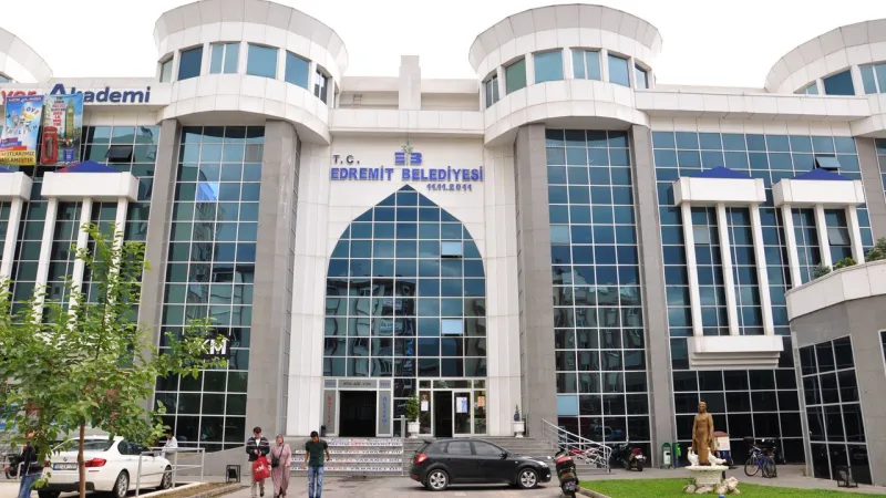 Edremit Belediyesi'ne operasyon: 6 kişi gözaltında