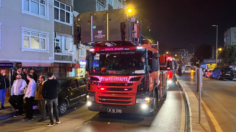 Esenler'de 5 katlı binada yangın: 15 kişi dumandan etkilendi