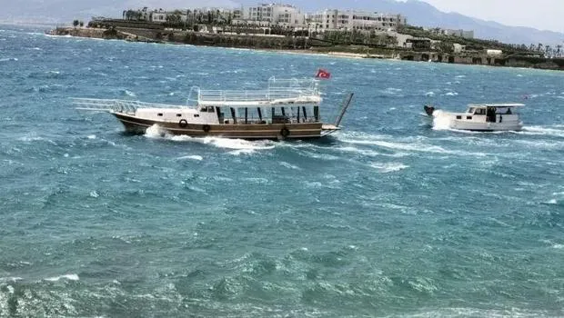Feribot seferlerine fırtına engeli