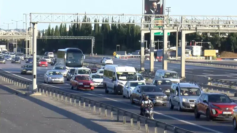 İstanbul'da Bayram Çilesi: TEM'de Trafik Alarmı!