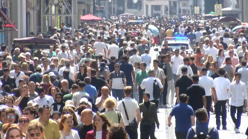 İstiklal Caddesi’nde bayram kalabalığı