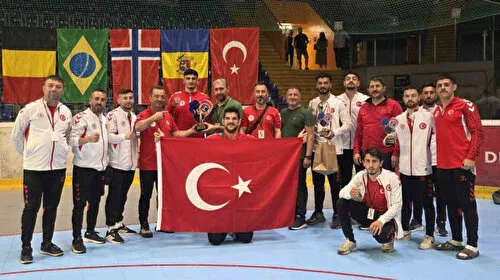 Milli boksörler Çekya’dan 3 madalya ile dönüyor