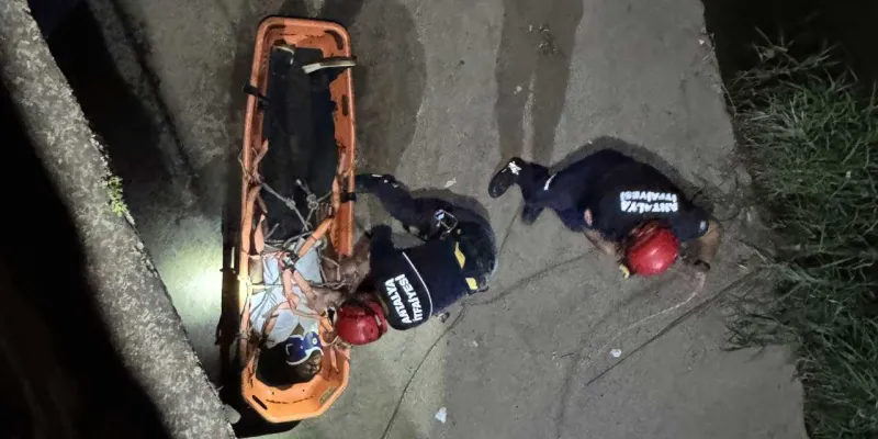 Antalya'da Köprüden Düşen Adam! İtfaiye Kurtardı!
