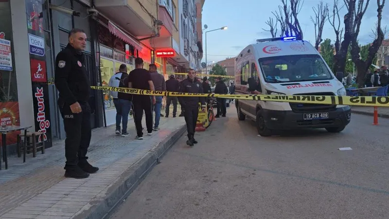 Çorum'da Kavga! Silahını Çekti, Yanlışlıkla Kendini Vurdu!