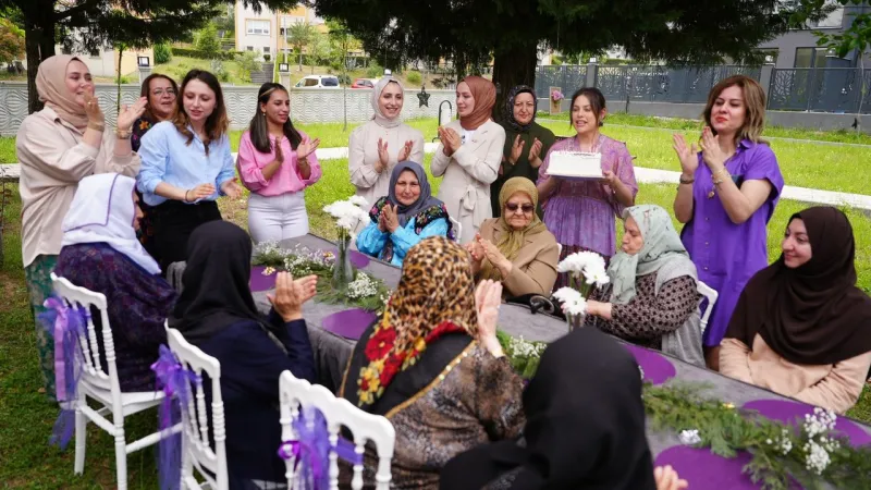 Düzce'de Alzheimer Hastalarından Duygulandıran Anneler Günü Kutlaması!