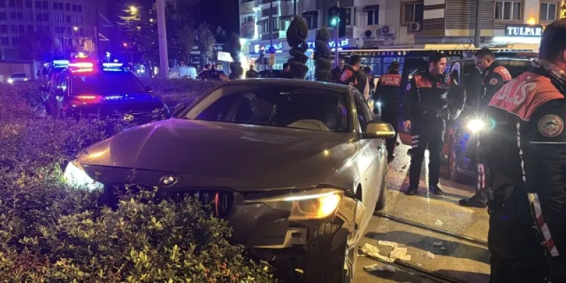 Polisten kaçmaya çalıştı kaza yaptı: Ehliyetsiz ve uyuşturucuyla yakalandı