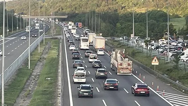 Bayram Tatili Başladı! Yollarda Trafik Yoğunluğu Artıyor