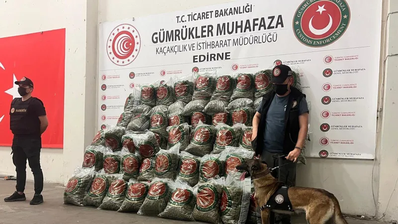 Ticaret Bakanlığı'ndan dev operasyon! 418 milyon liralık uyuşturucu ve kaçak eşya ele geçirildi
