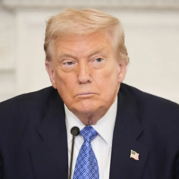 Trump, Çin'e yönelik yüksek tarifeleri 90 gün daha erteledi