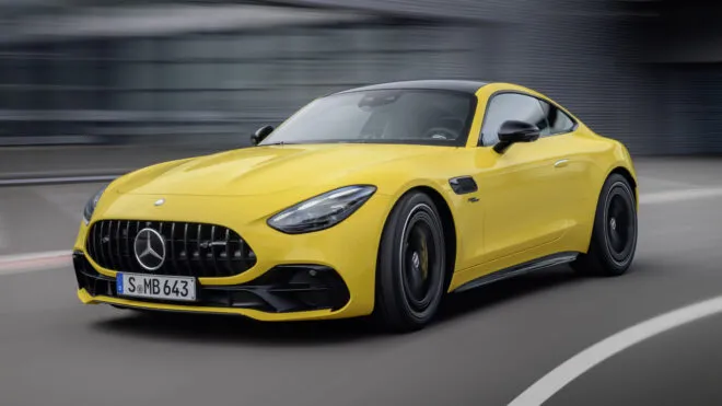 Türkiye’de yılın premium otomobili Mercedes-AMG GT seçildi