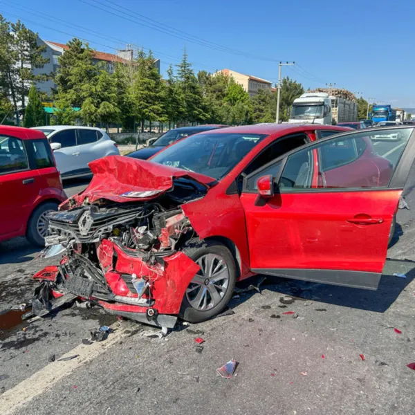 Uşak'ta zincirleme kaza: 7 yaralı